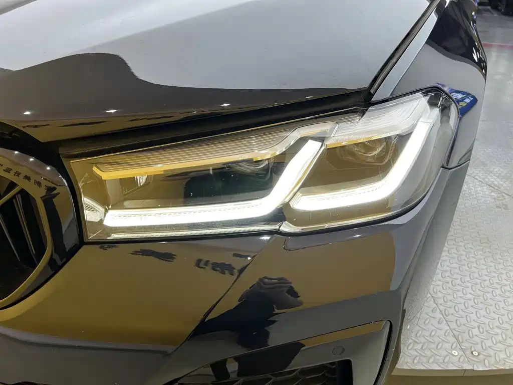 BMW 5 Series — миниатюра 8