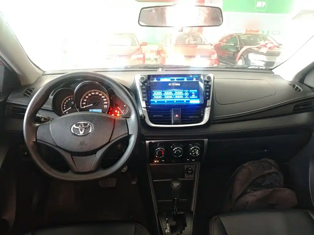 Toyota Yaris L — миниатюра 10