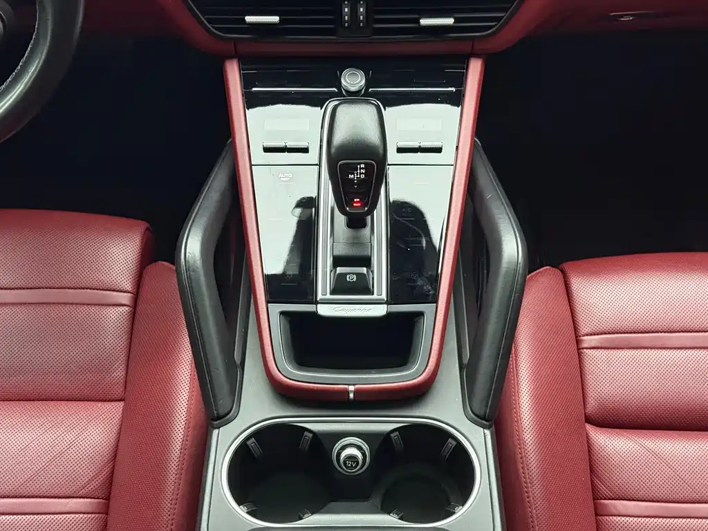 Porsche Cayenne — миниатюра 13