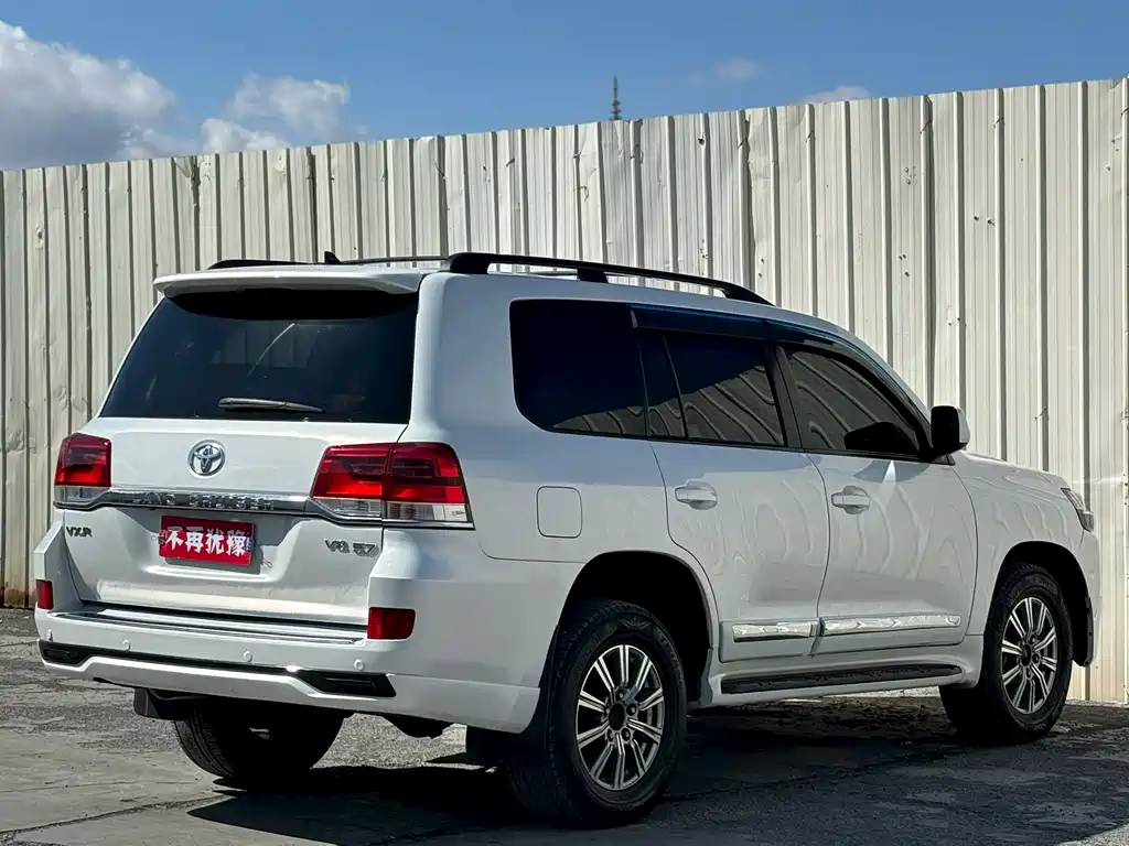 Toyota Land Cruiser 2010 5.7L AT