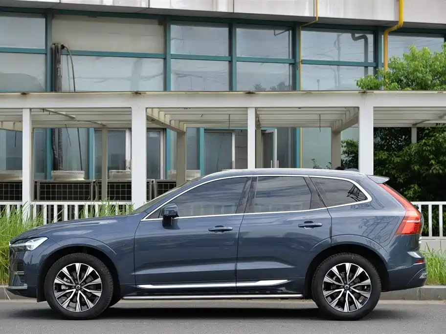 Volvo XC60 2024 B5 Luxury