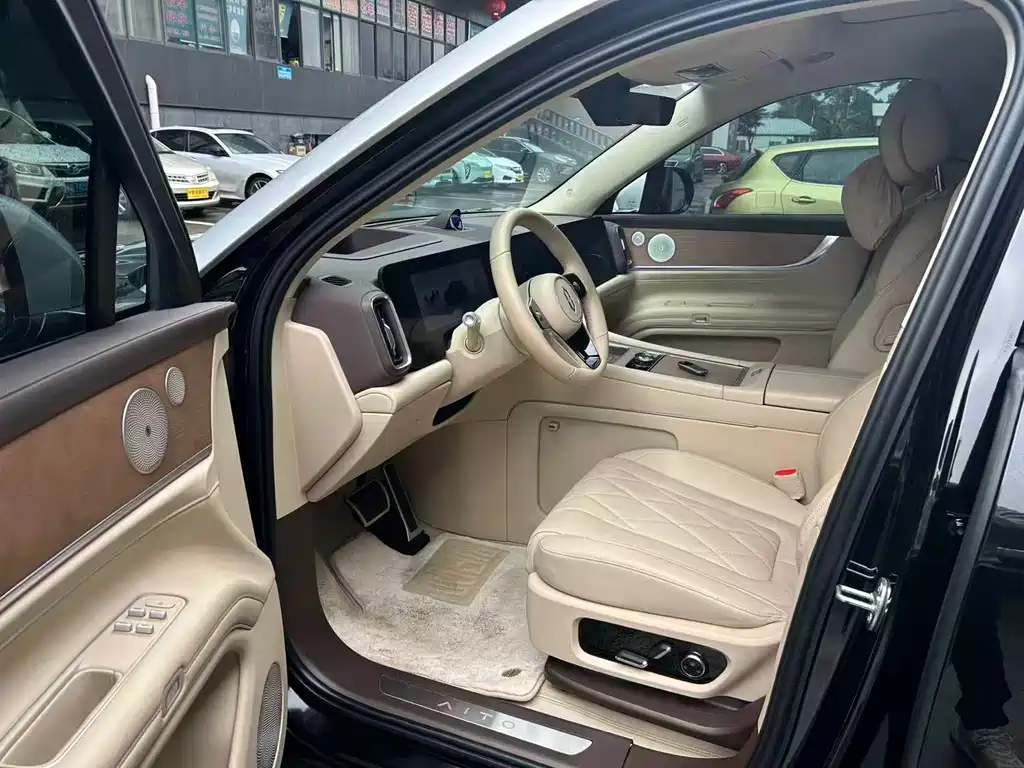 AITO ASK THE WORLD M9