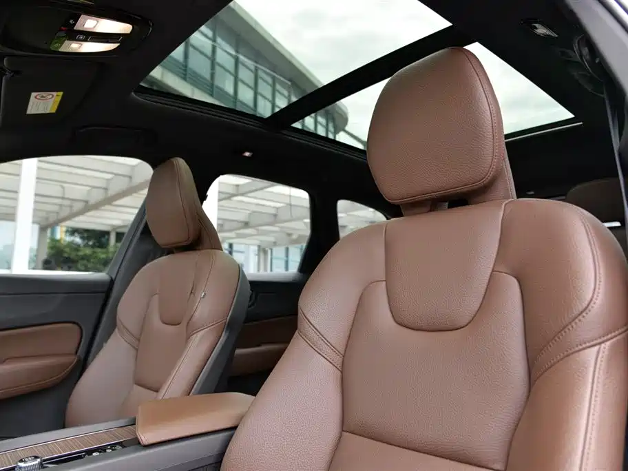 Volvo XC60 2024 B5 Luxury