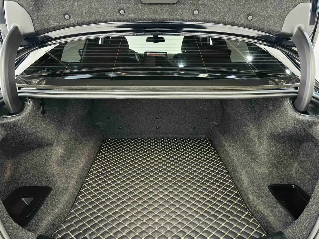 BMW 5 Series — миниатюра 8