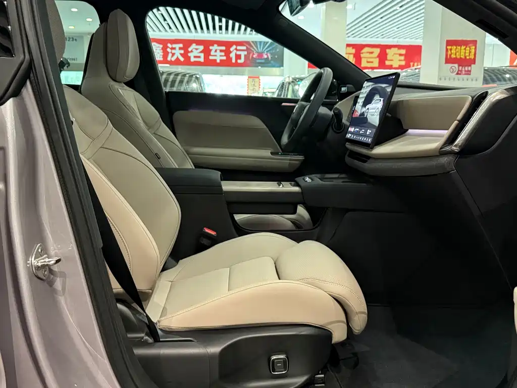 Volvo XC70 PHEV — миниатюра 14