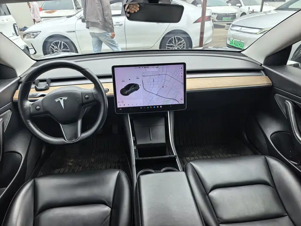 Tesla Model 3 — миниатюра 6