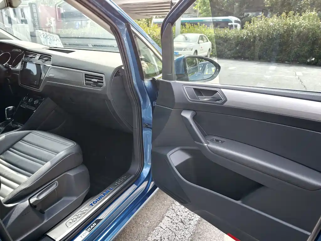 Volkswagen Touran — миниатюра 10