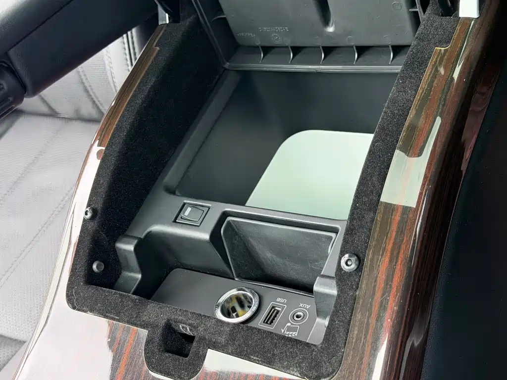 Land Rover Range Rover — миниатюра 8