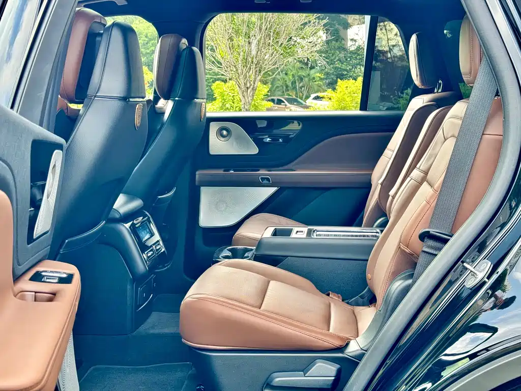 Lincoln Aviator — миниатюра 7