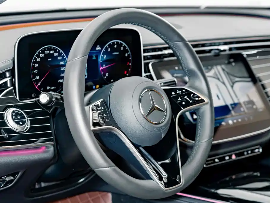 Mercedes-Benz E-Class — миниатюра 9