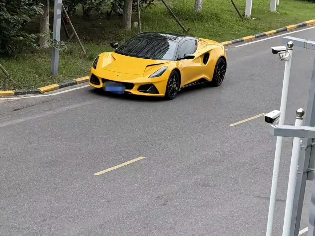 Lotus Emira 2023 2.0T AT
