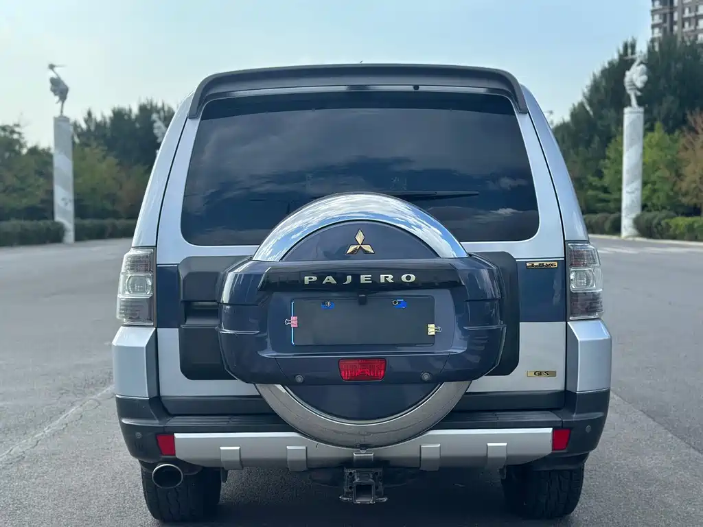 Mitsubishi Pajero (Import) — миниатюра 4