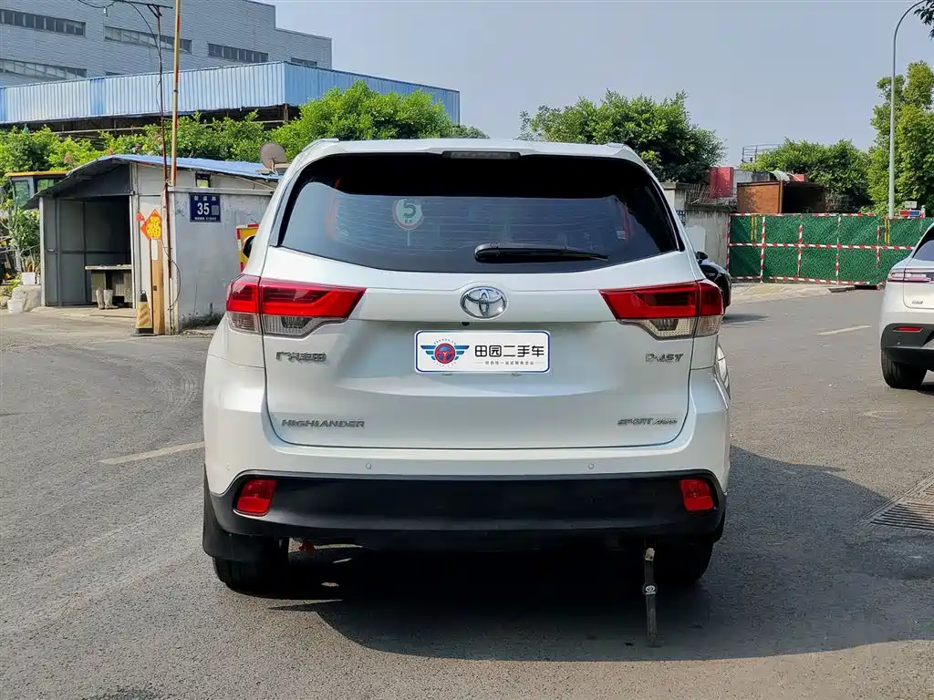 Toyota Highlander 2021 2.0T Luxury 7 мест