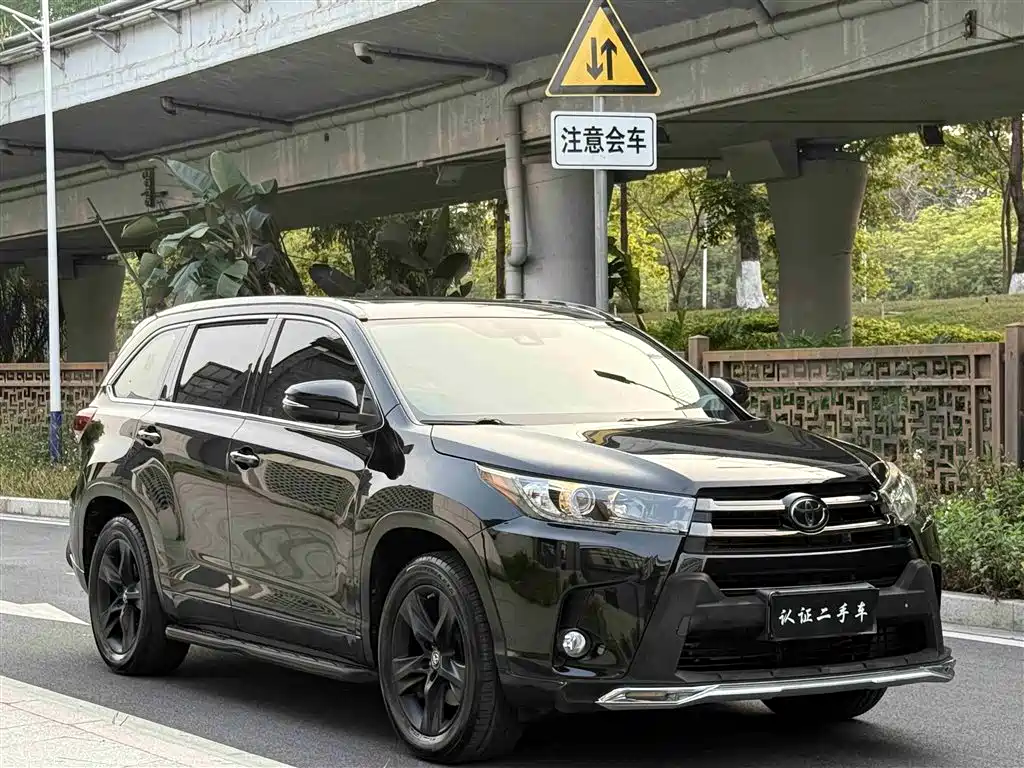 TOYOTA HIGHLANDER
