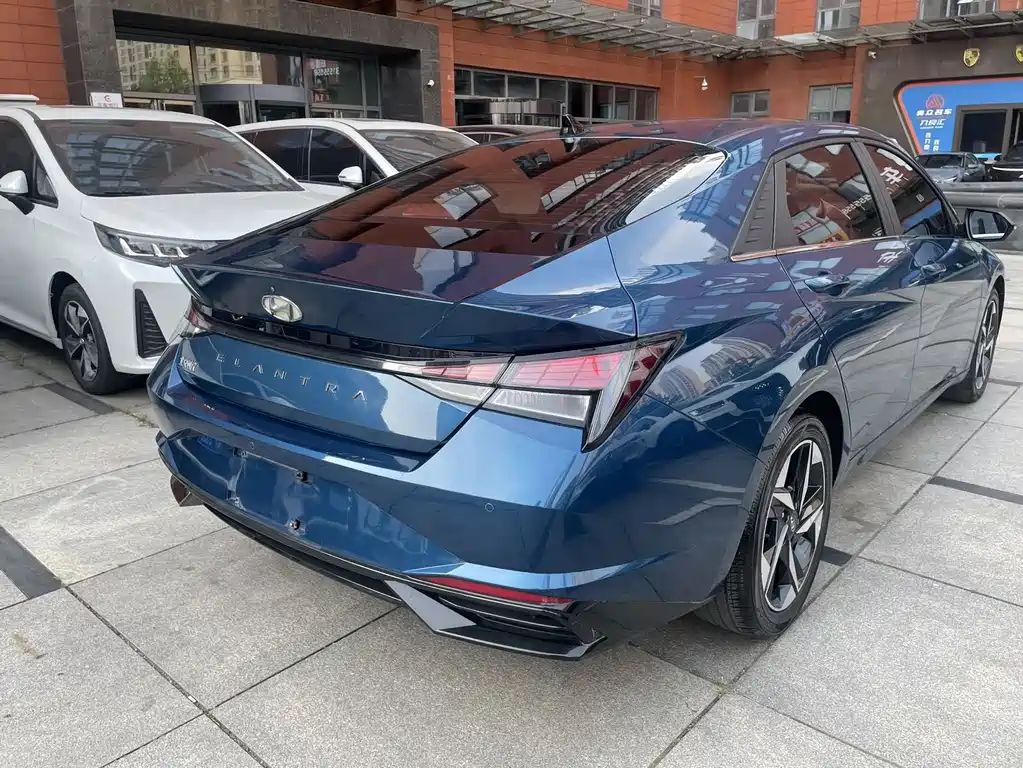 Hyundai Elantra — миниатюра 8