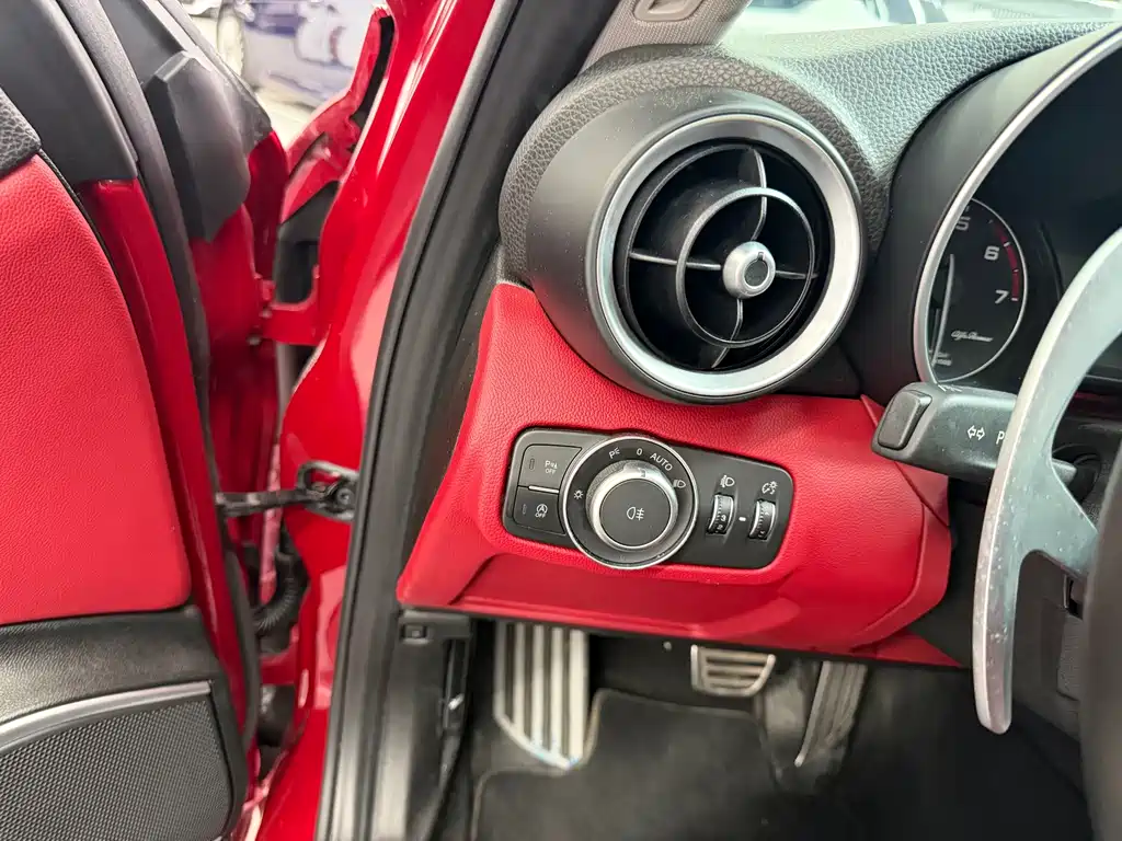Alfa Romeo Giulia — миниатюра 9