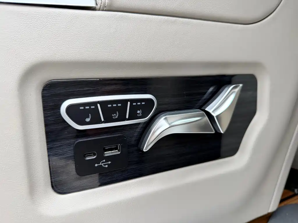 Buick GL8 — миниатюра 24