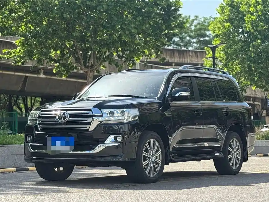 Купить Toyota Land Cruiser