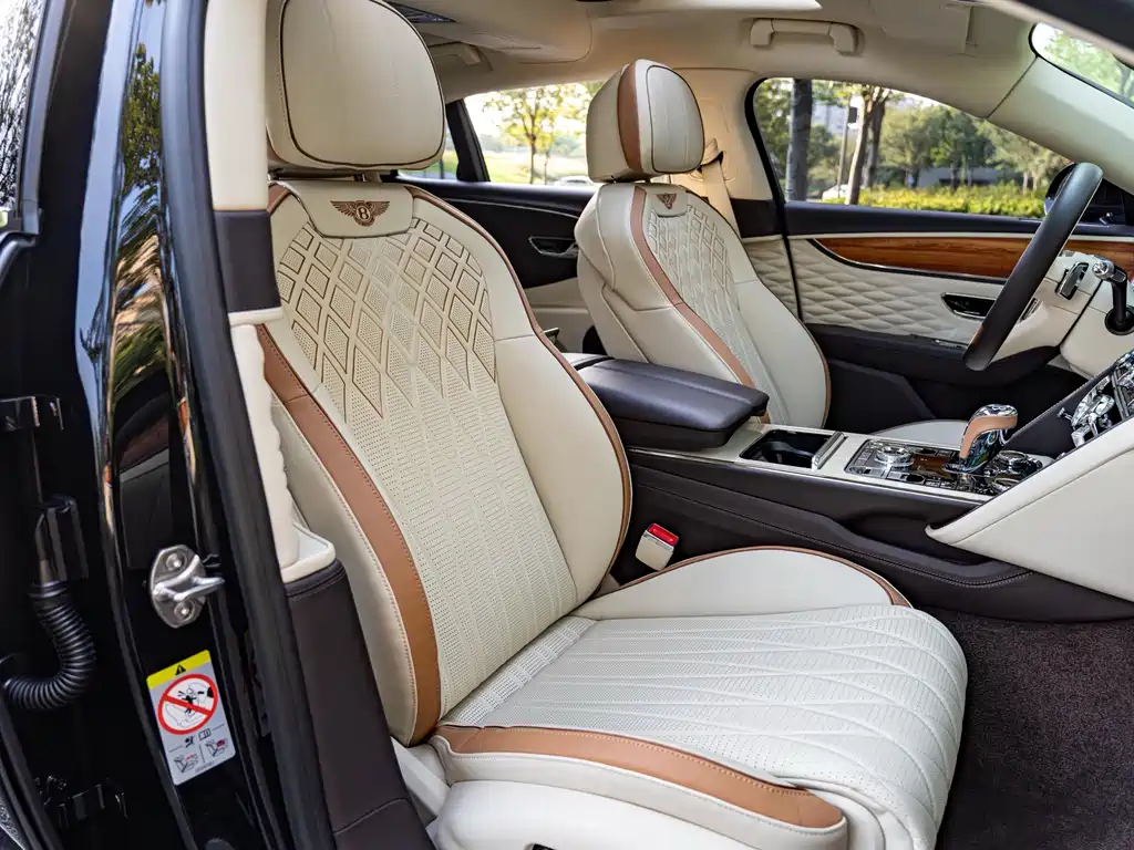 Bentley Flying Spur PHEV — миниатюра 7