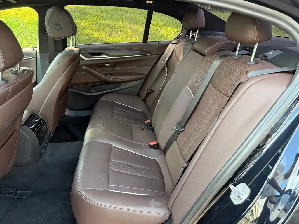 BMW 5 Series — миниатюра 12