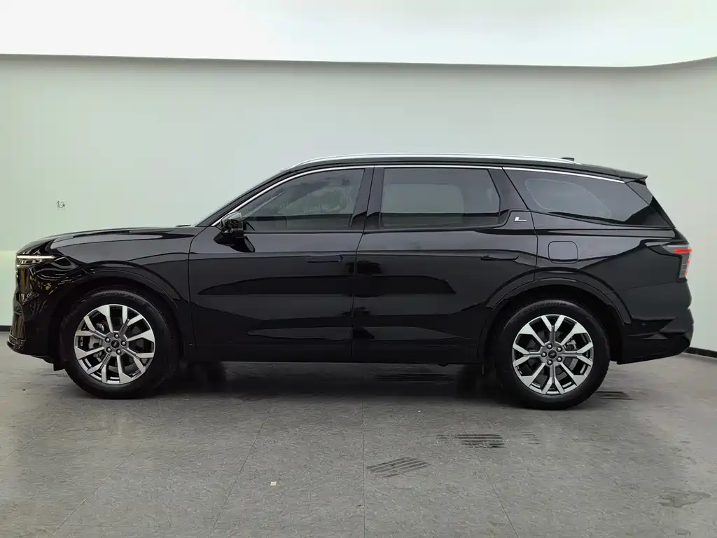 Ford Edge 2023 L 2.0T EcoBoost мест