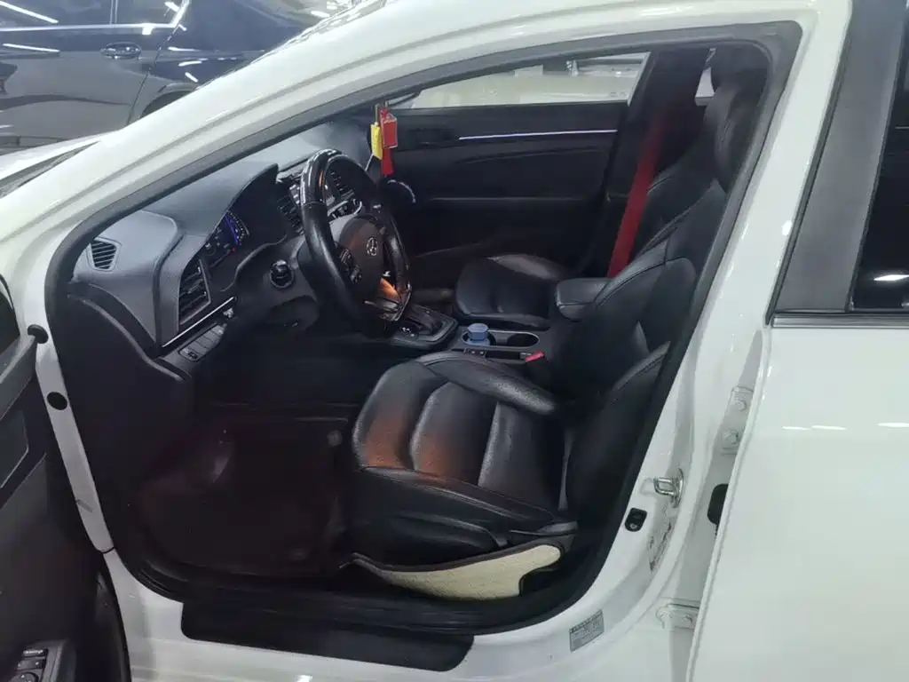 Hyundai Elantra — миниатюра 15