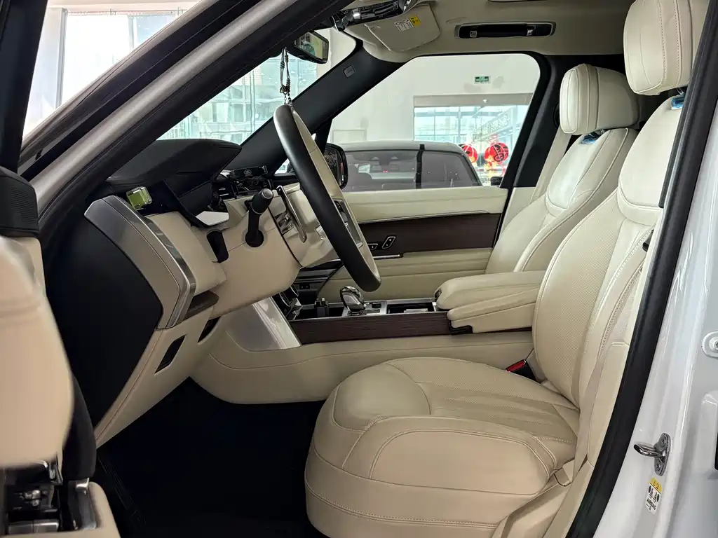 Land Rover Range Rover 2023 3.0 L6 400PS Long Wheelbase