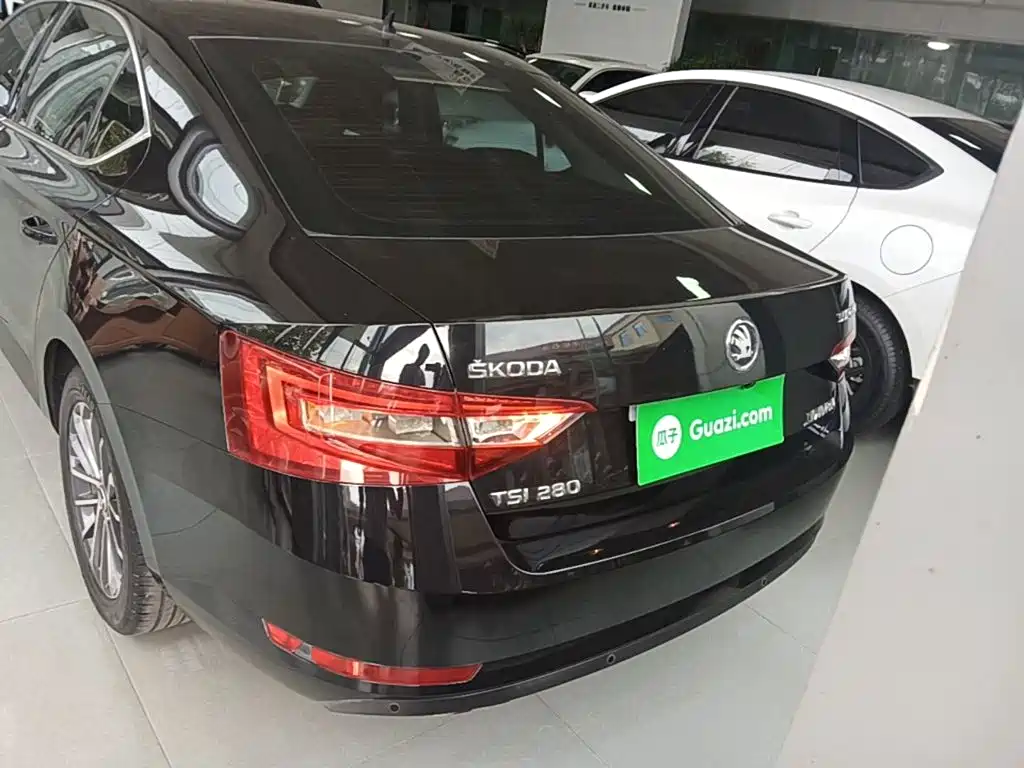 Skoda Superb — миниатюра 6