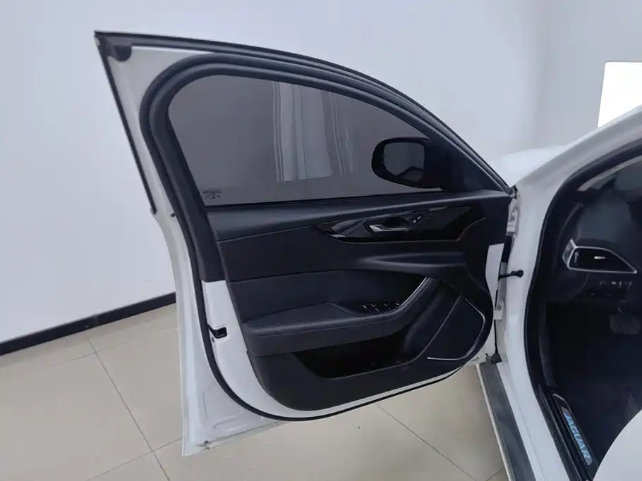 Jaguar XEL — миниатюра 7