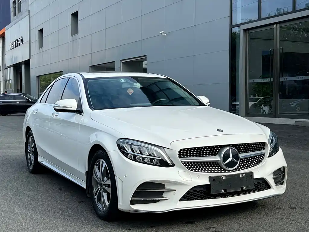 Mercedes-Benz C-Class — миниатюра 13