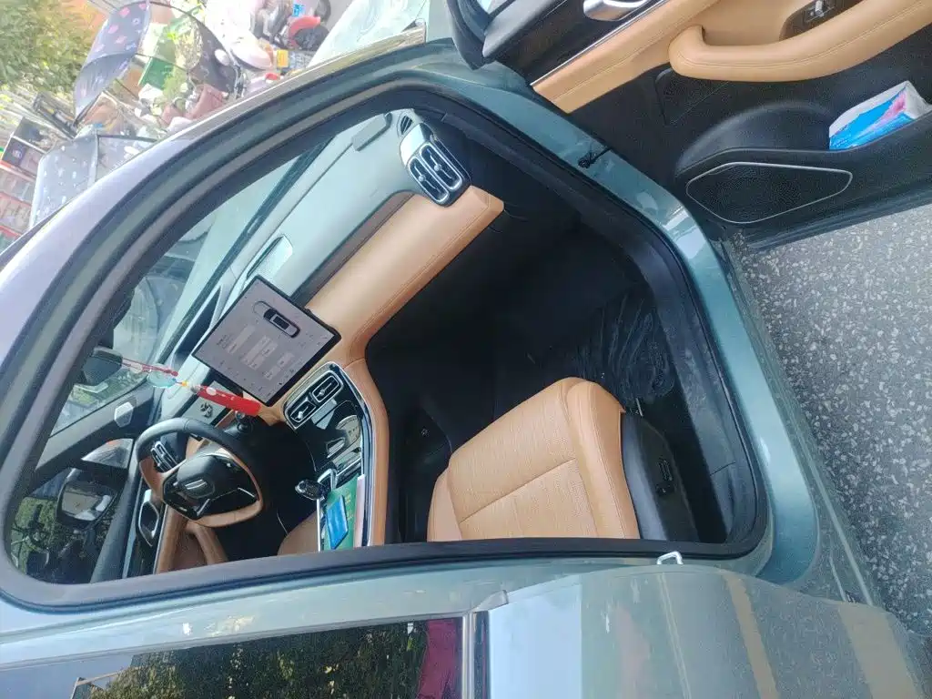 Geely Boyue L — миниатюра 19