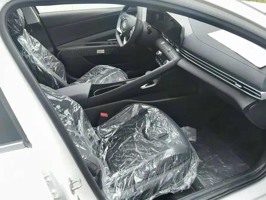 Hyundai Elantra — миниатюра 8