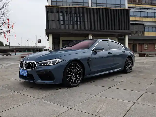 BMW 8 SERIES