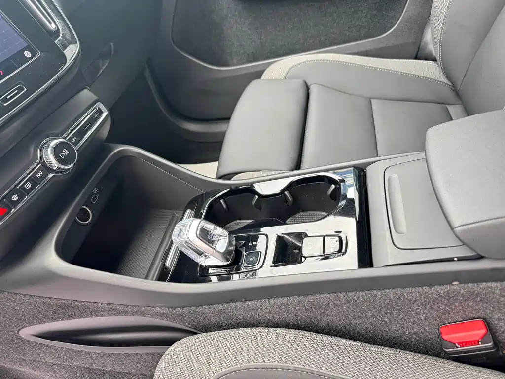 Volvo XC40 — миниатюра 7