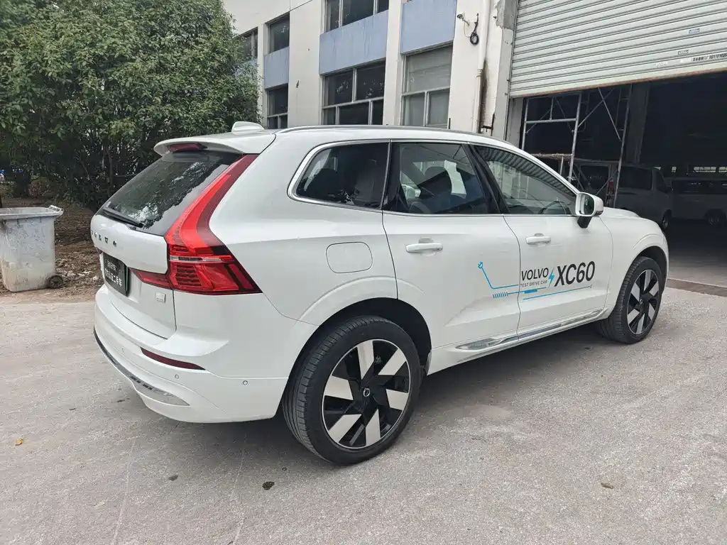 VOLVO XC60 PLUG IN HYBRID