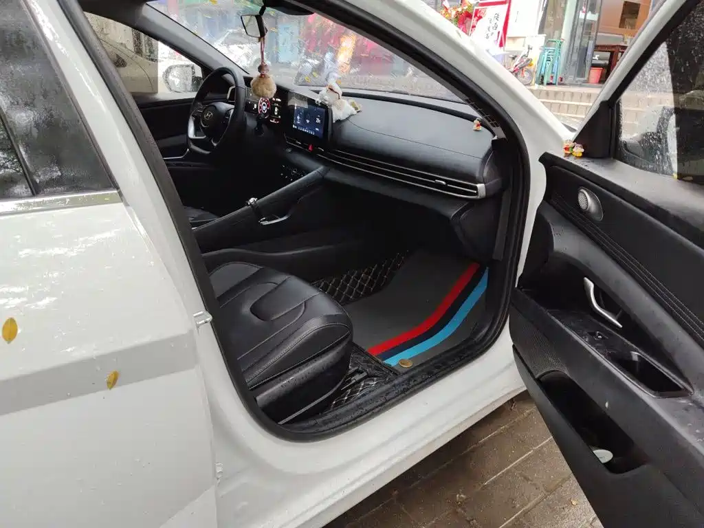 Hyundai Elantra — миниатюра 21