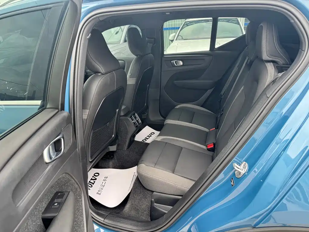 Volvo XC40 — миниатюра 5