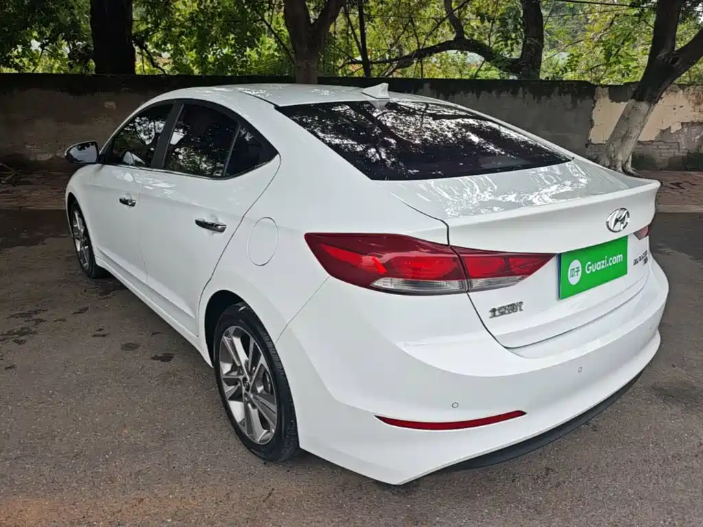 Hyundai Elantra — миниатюра 5