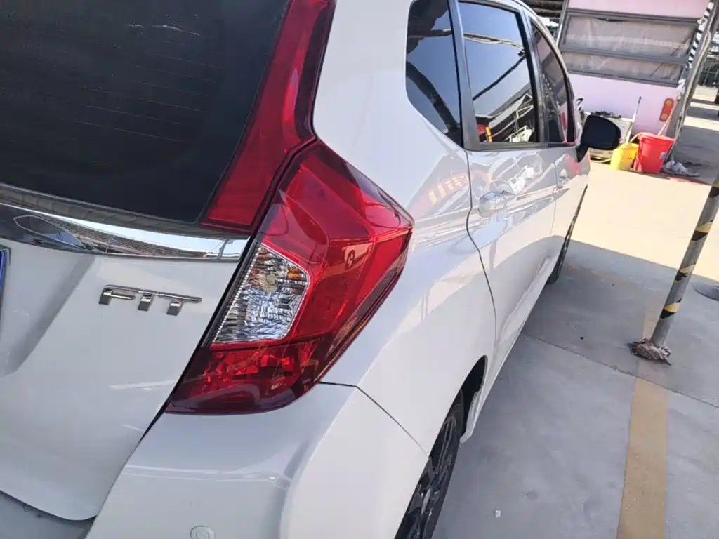 Honda Fit — миниатюра 8