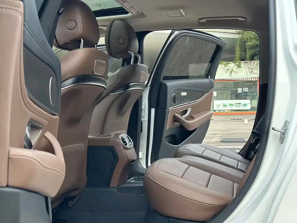 Mercedes-Benz E-Class — миниатюра 8