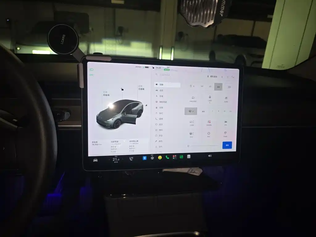 Tesla Model Y — миниатюра 21