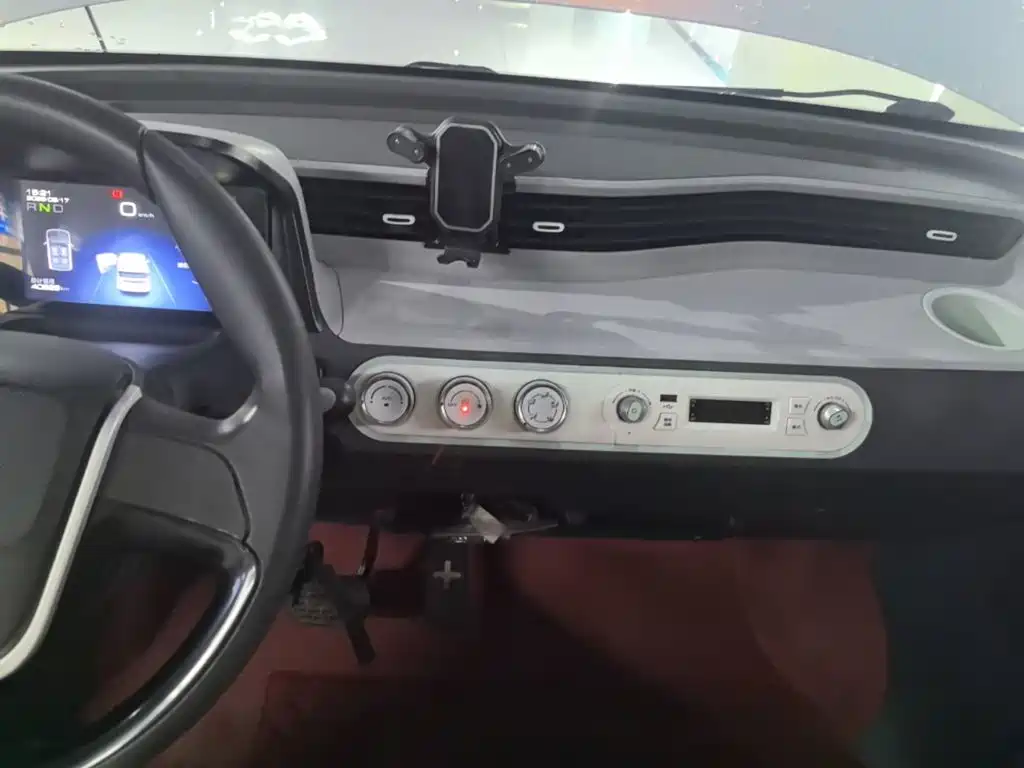 Wuling MINIEV — миниатюра 13
