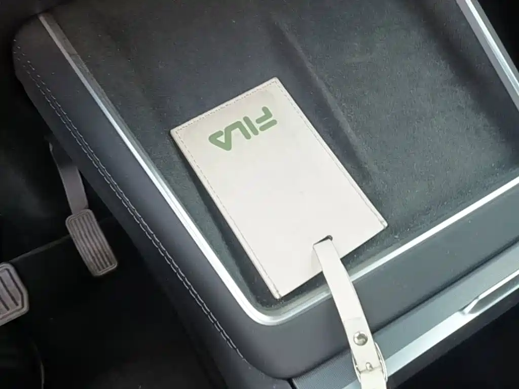 Tesla Model Y — миниатюра 9