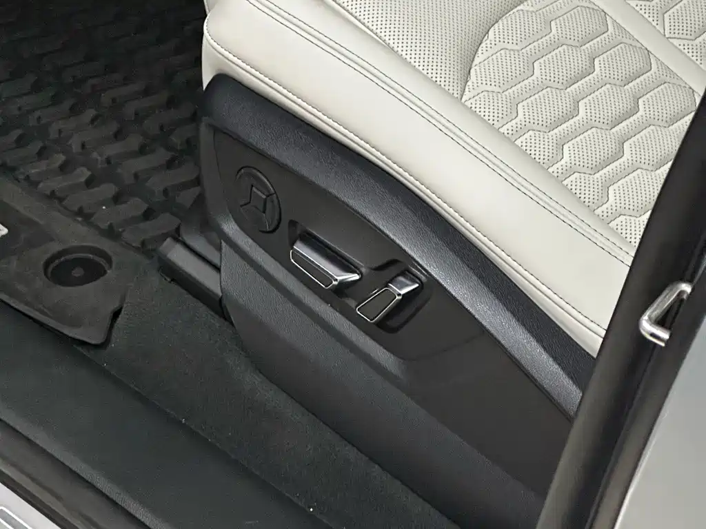 Audi RS Q8 — миниатюра 27