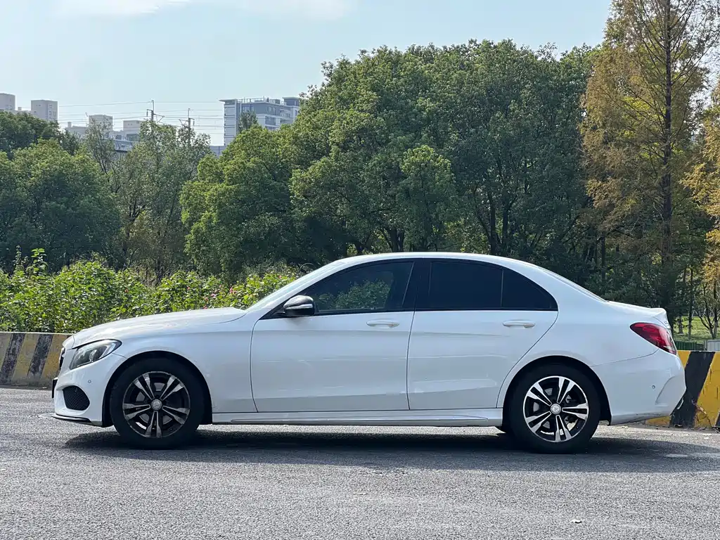 Mercedes-Benz C-Class — миниатюра 4
