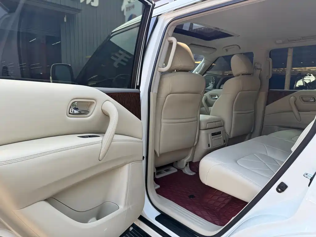 Nissan Patrol — миниатюра 10