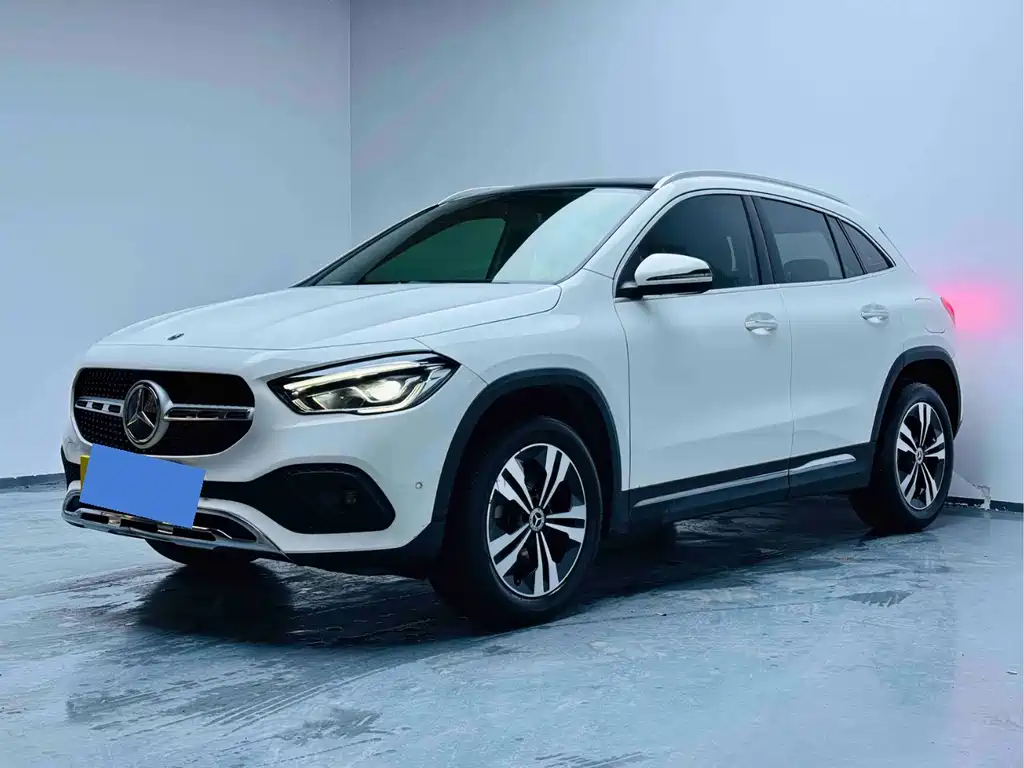 MERCEDES-BENZ GLA