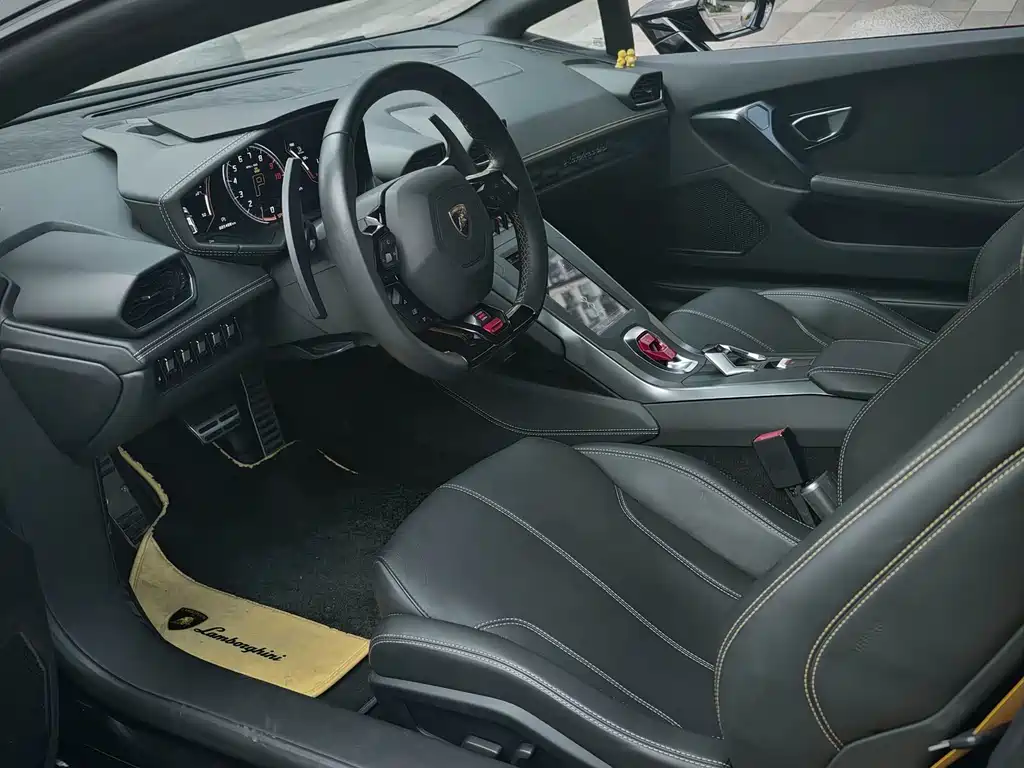 LAMBORGHINI HURACÁN