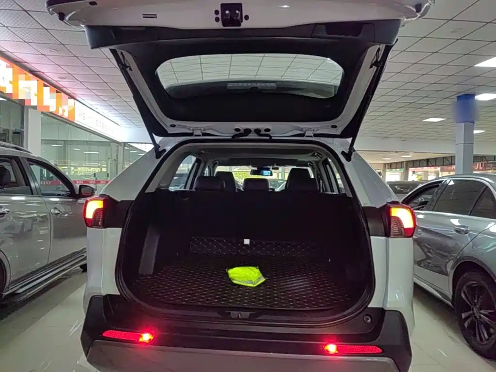 Toyota RAV4 — миниатюра 19