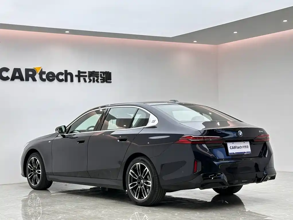 BMW 5 Series — миниатюра 3